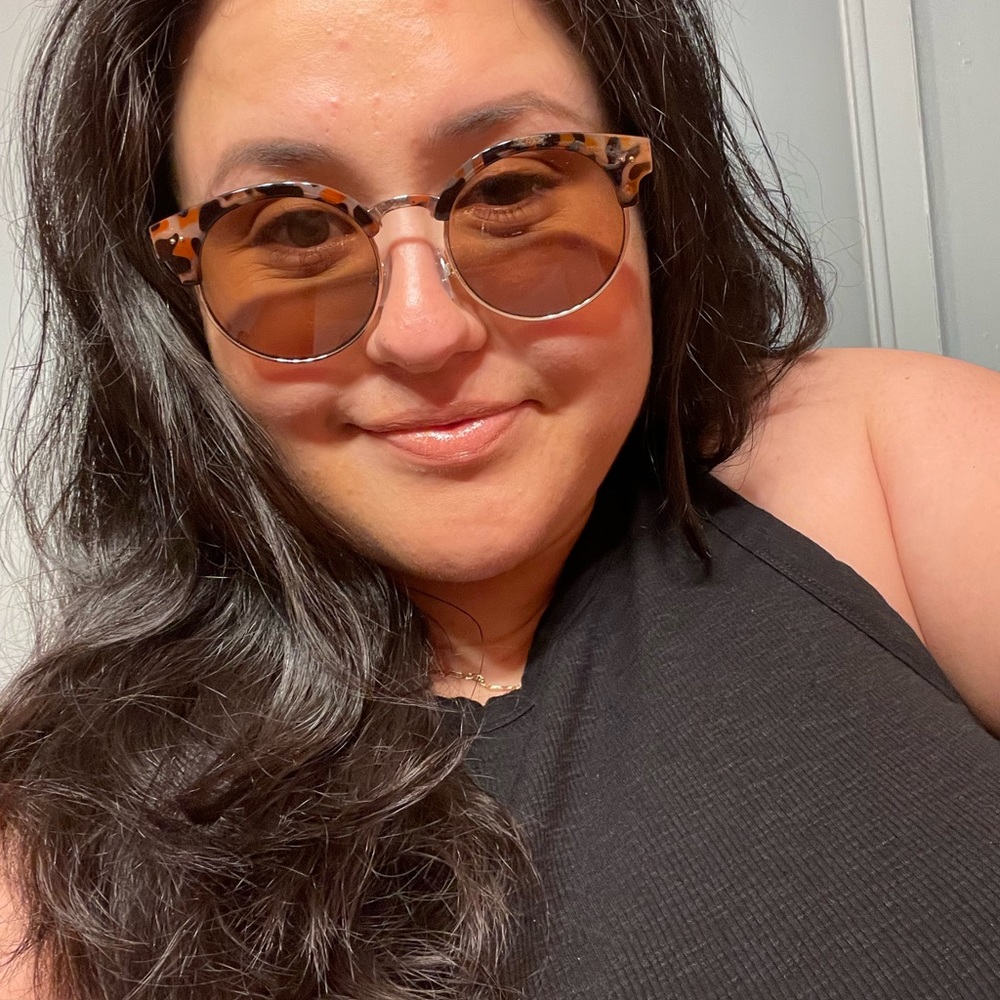 Meet your Posher, Perla